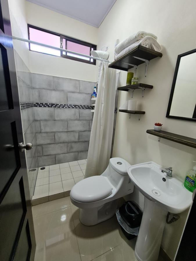 Ave Del Paraiso Apartment *