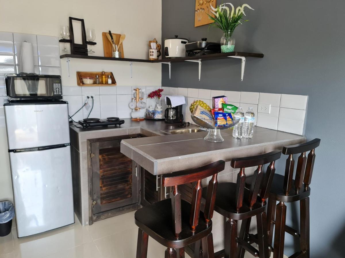 Ave Del Paraiso Apartment
