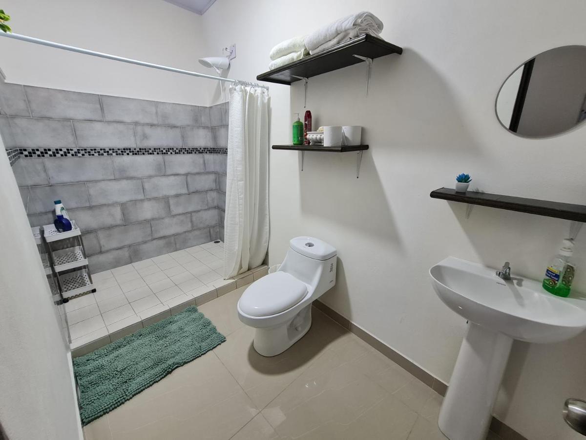 Ave Del Paraiso Apartment