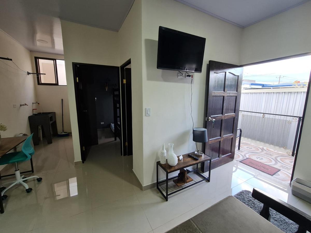 Ave Del Paraiso Apartment *