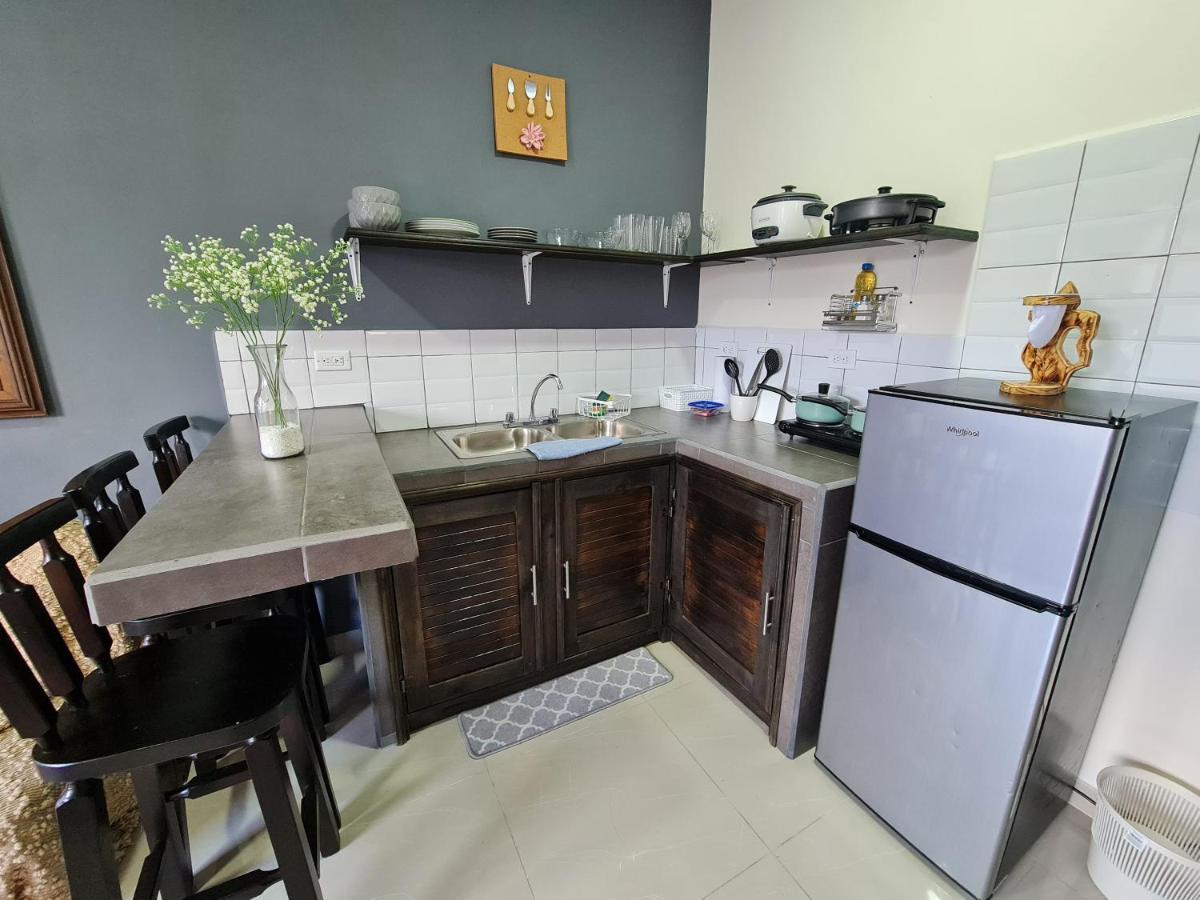 Ave Del Paraiso Apartment