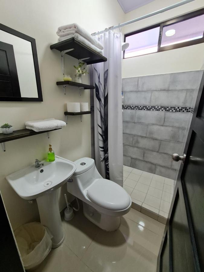 Ave Del Paraiso Apartment *