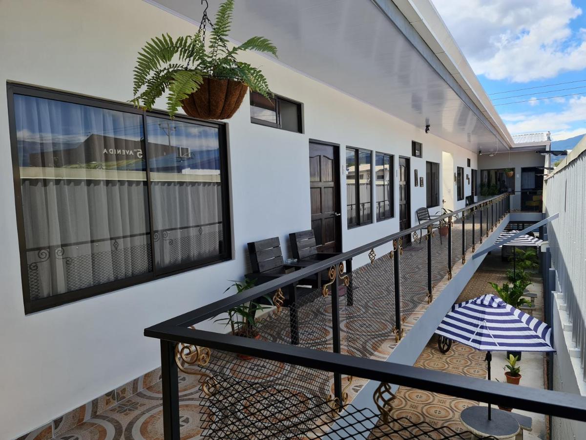 Ave Del Paraiso Apartment